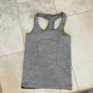 Lululemon workout top